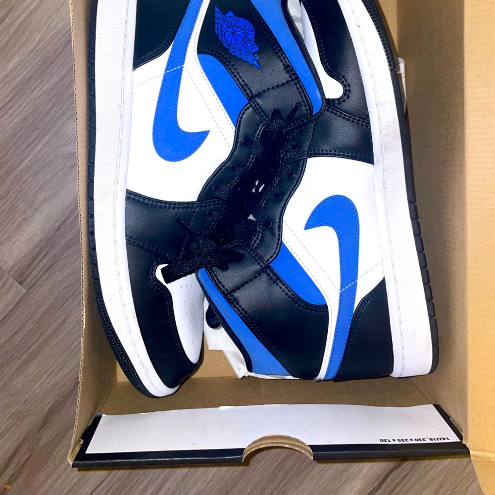 I’m selling because it’s not my size and it was a gift for my birthday